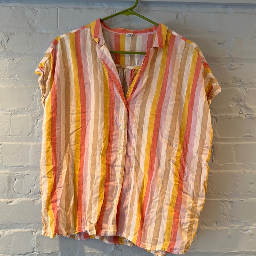 Short sleeved, striped, button down